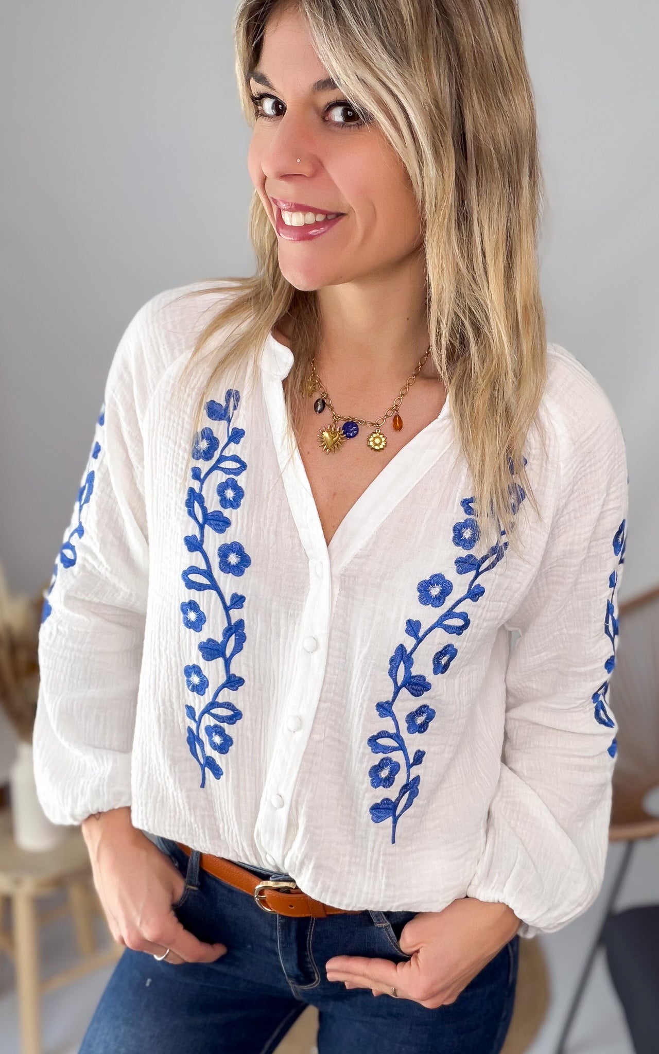 Blouse en Gaze de Coton Blanche Brodée Bleue