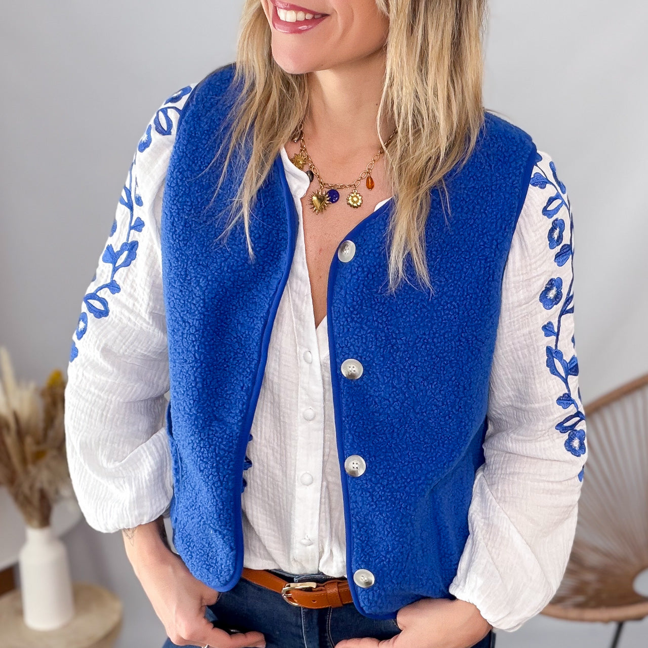 Gilet Sans Manches en Laine Bouclée – Bleu Roi