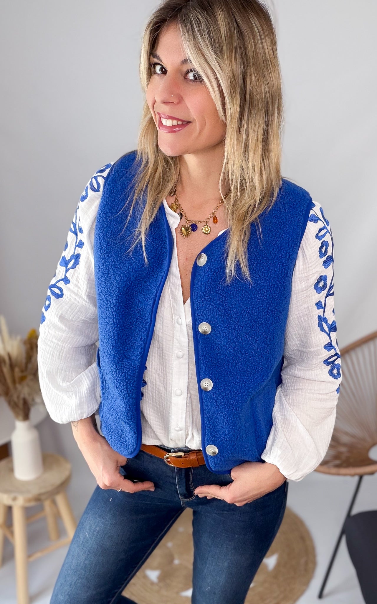 Gilet Sans Manches en Laine Bouclée – Bleu Roi