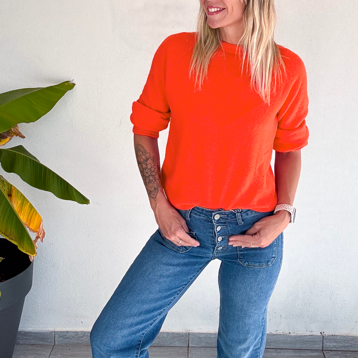 Pull orange, col rond, matière douce la boutique de lydie