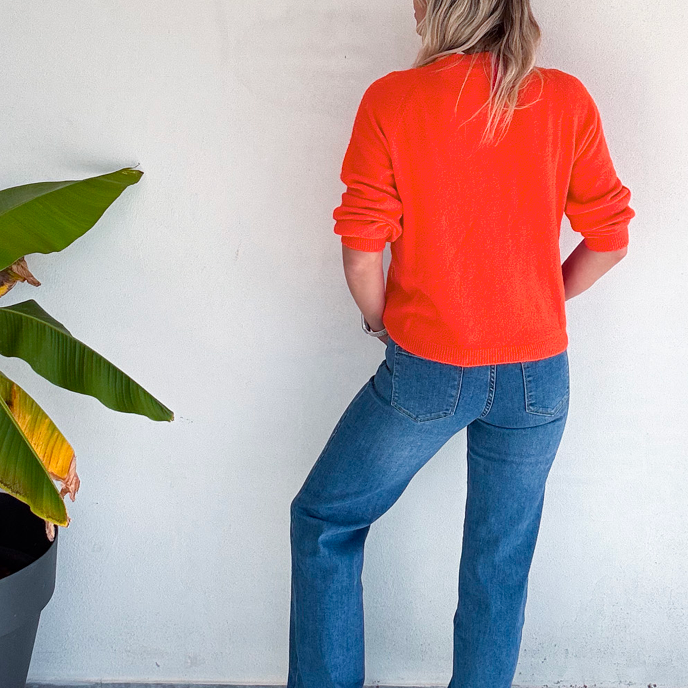 Pull orange, col rond, matière douce la boutique de lydie