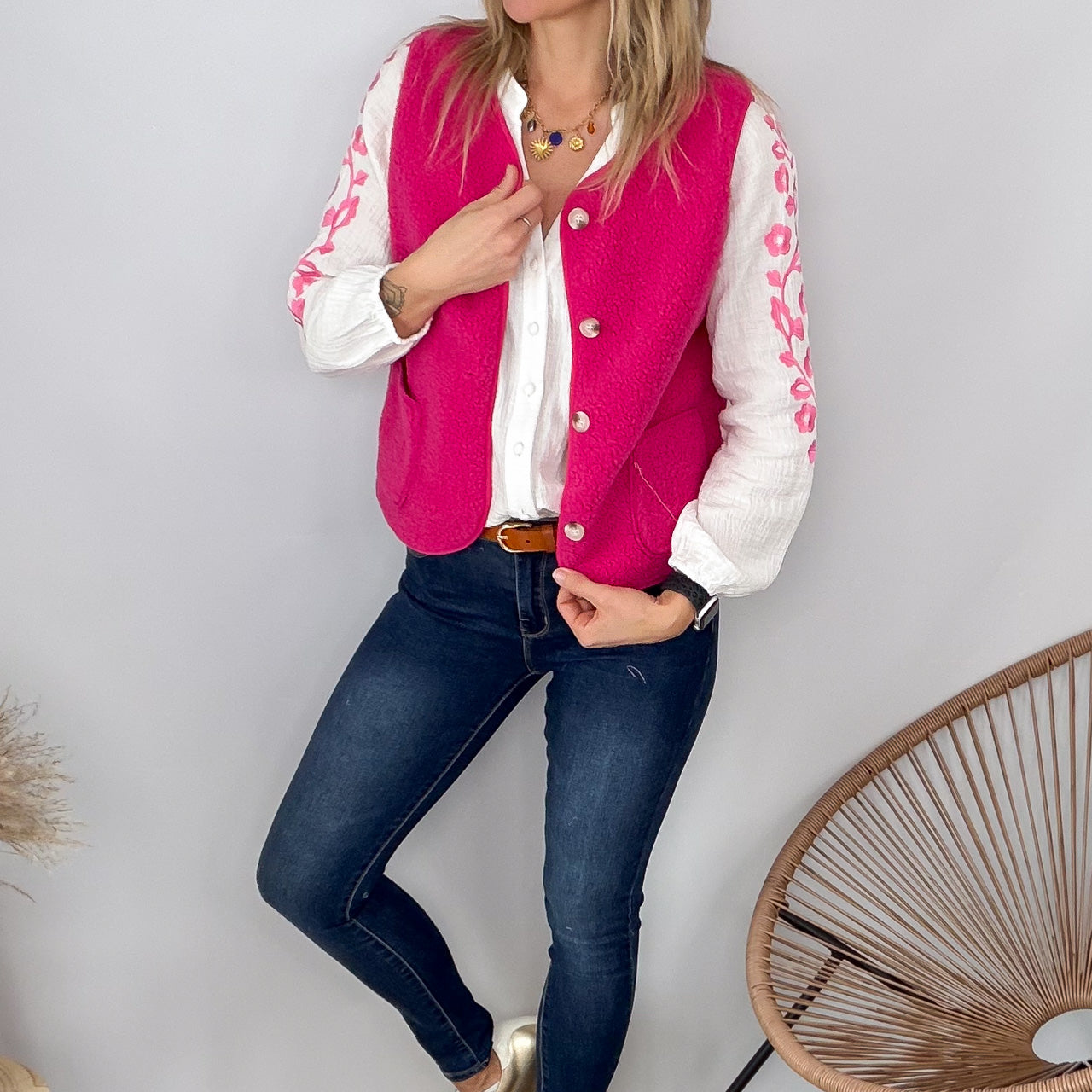 Gilet Sans Manches en Laine Bouclée – Rose Fuchsia