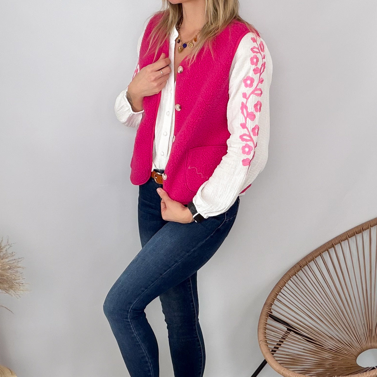 Gilet Sans Manches en Laine Bouclée – Rose Fuchsia