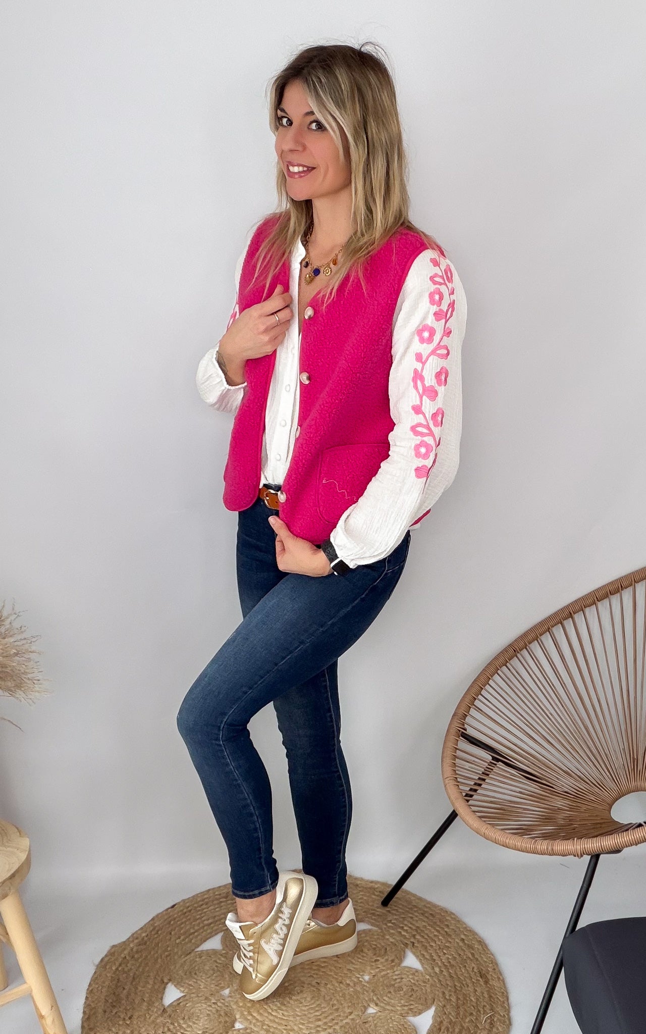 Gilet Sans Manches en Laine Bouclée – Rose Fuchsia