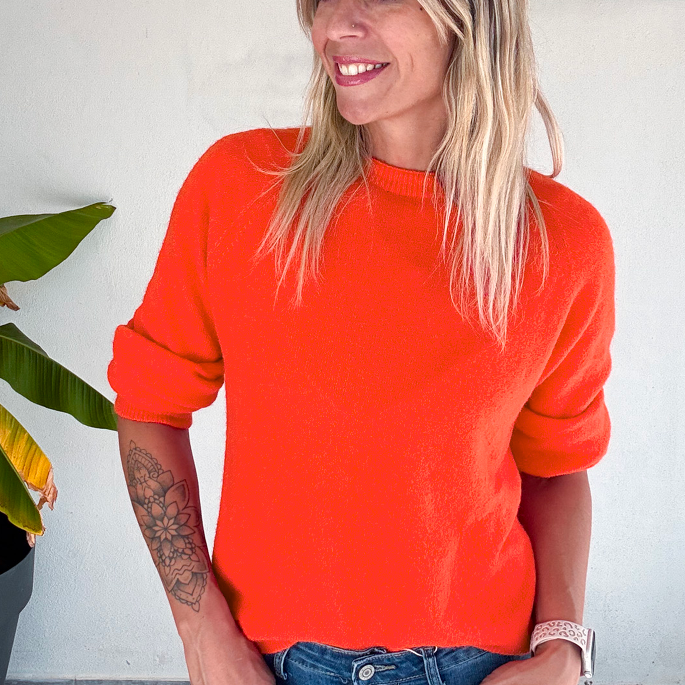 Pull orange, col rond, matière douce la boutique de lydie