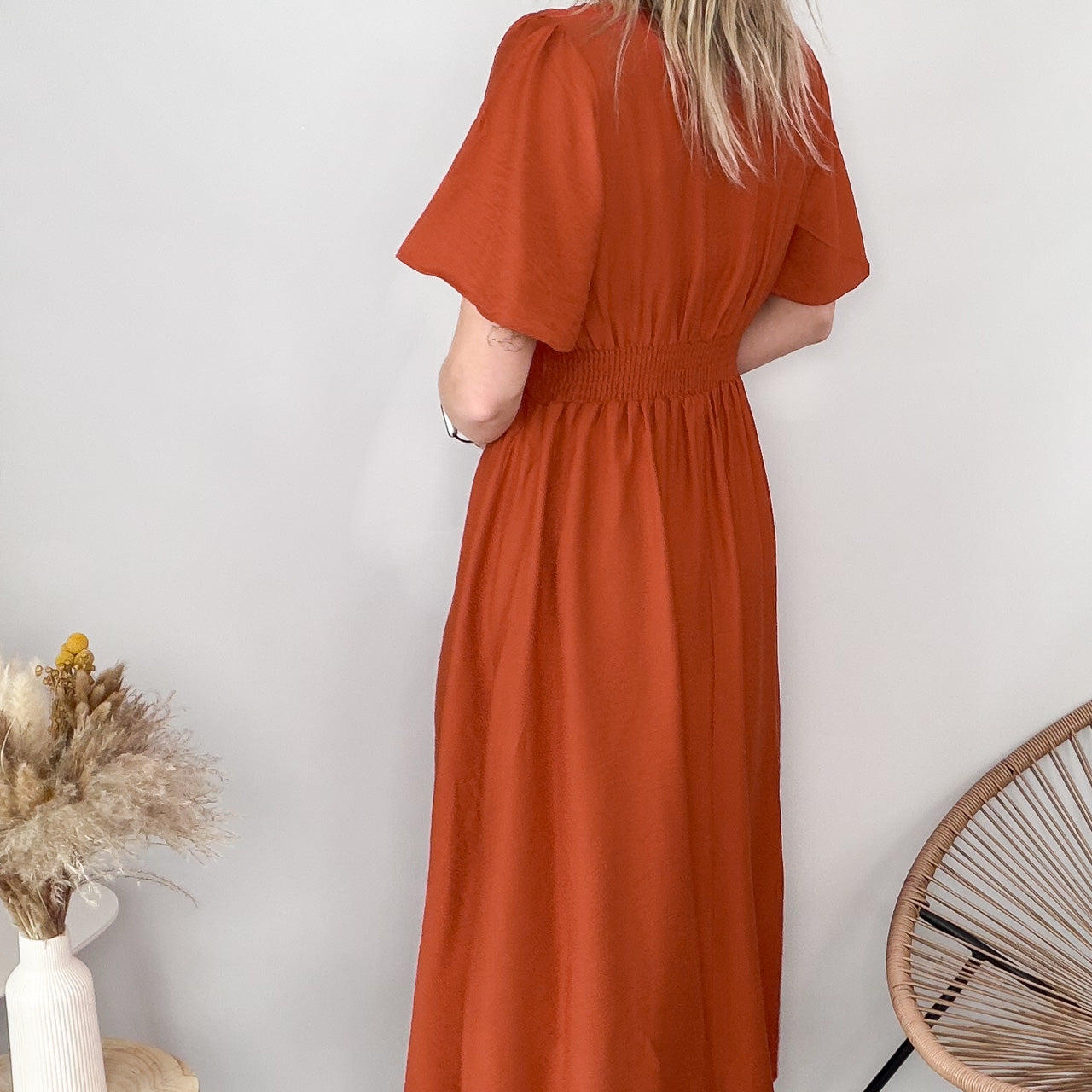 Robe longue fluide terracotta au style bohème chic