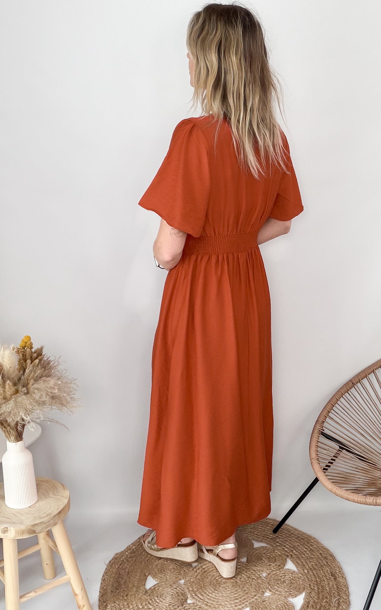 Robe longue fluide terracotta au style bohème chic