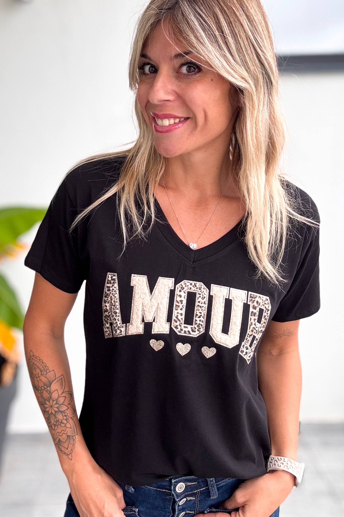 T-shirt noir, Brodé "Amour" la boutique de lydie