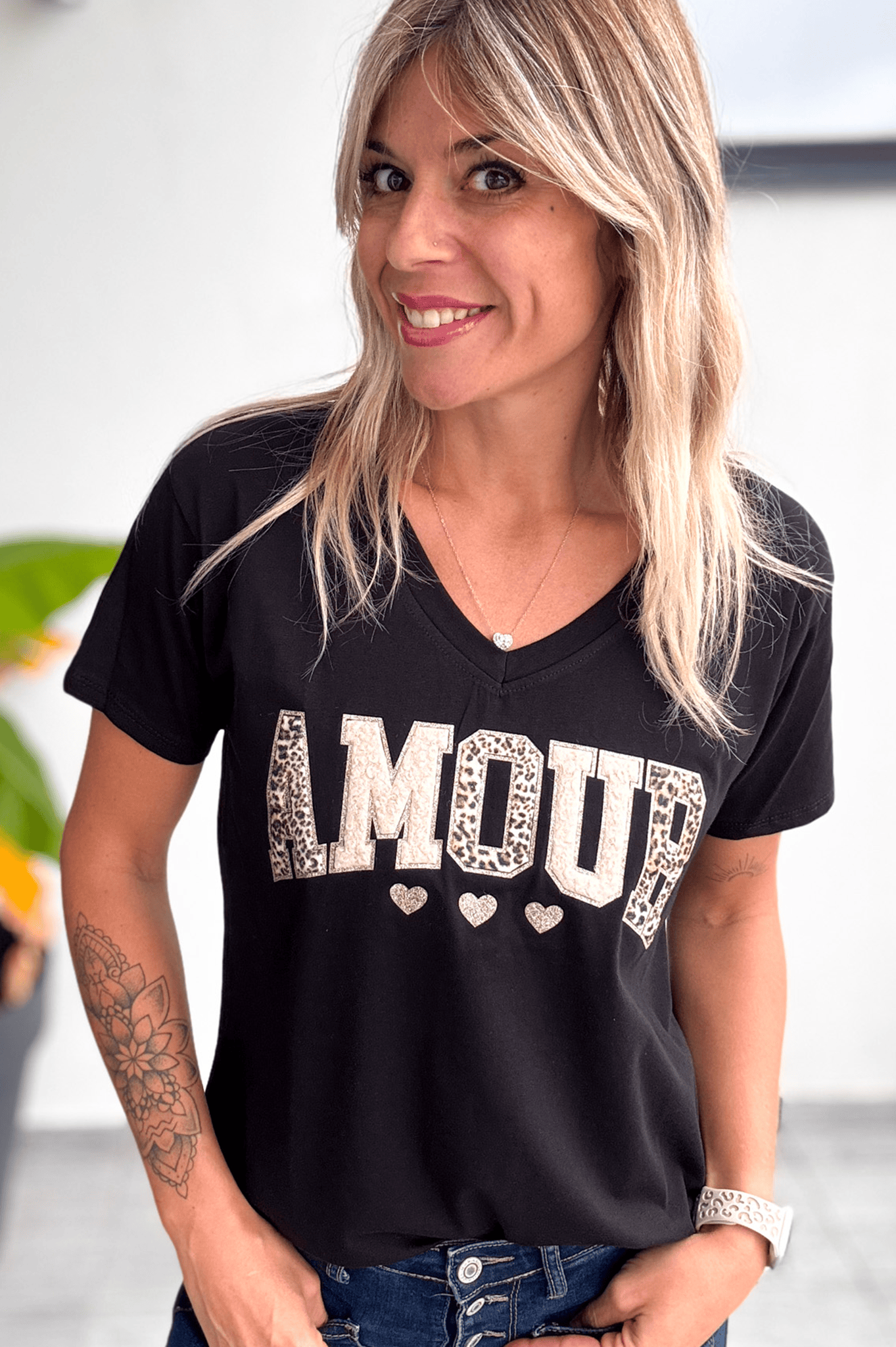 T-shirt noir, Brodé "Amour" la boutique de lydie