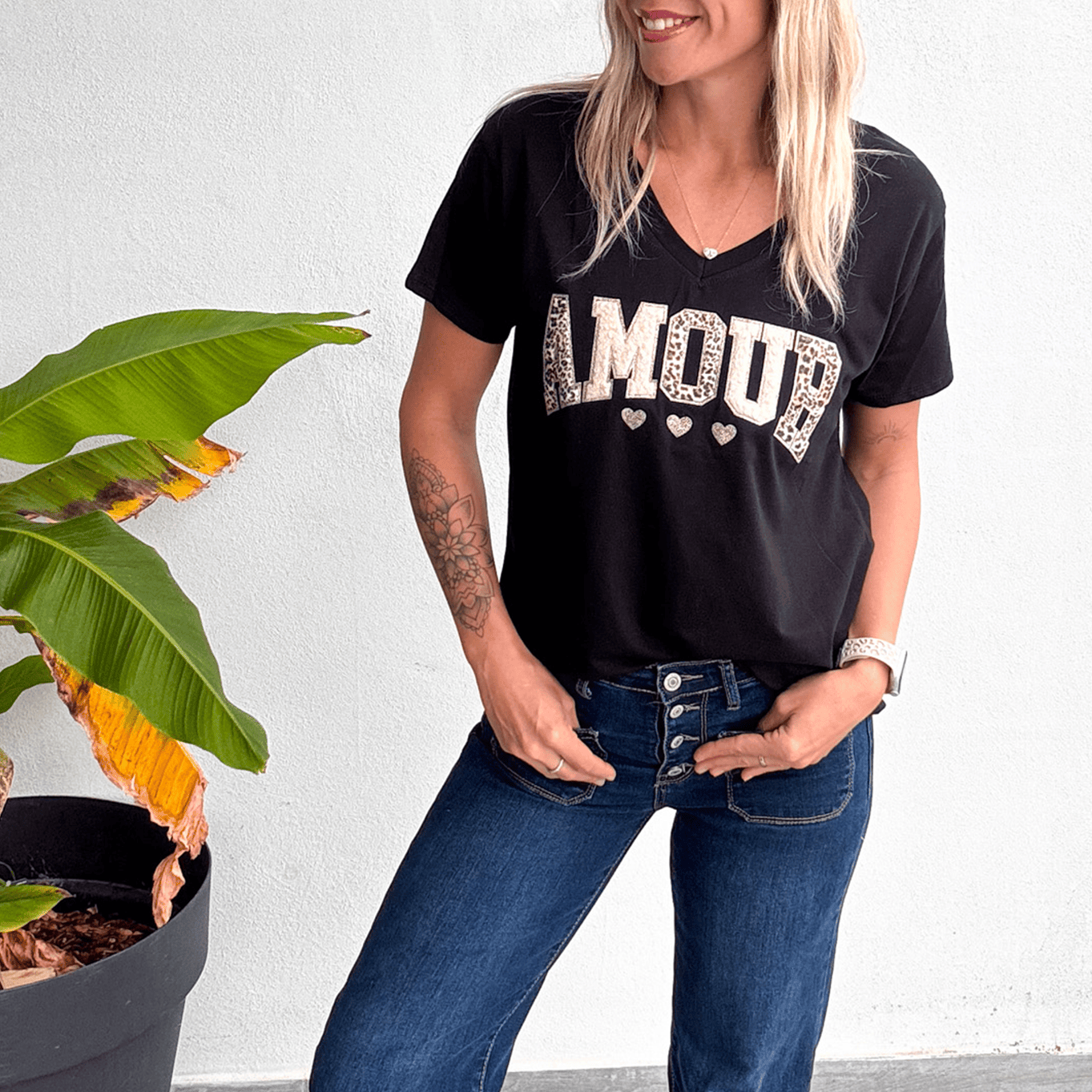 T-shirt noir, Brodé "Amour"