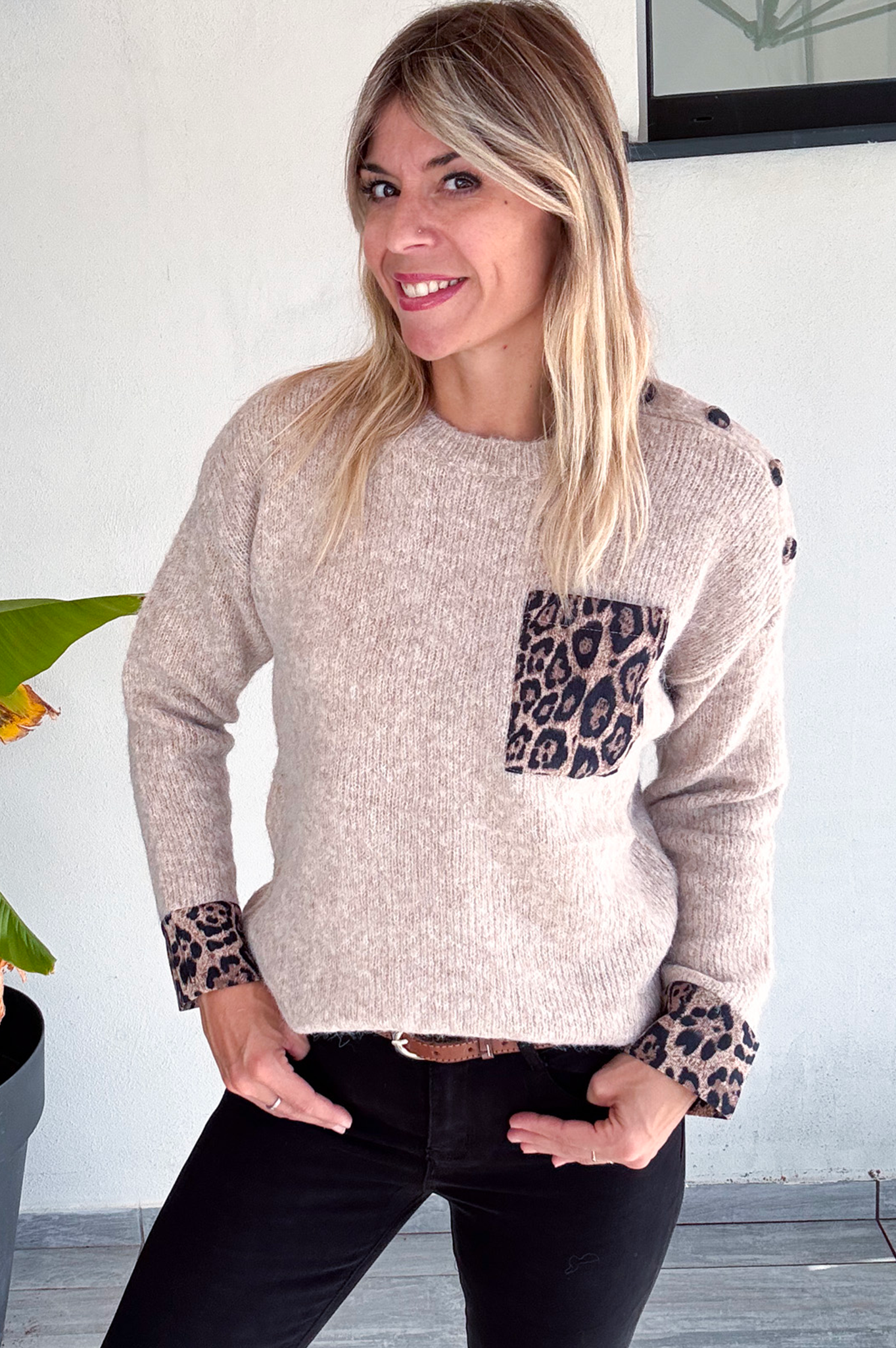 Pull taupe, avec poche devant léopard laboutique de lydie
