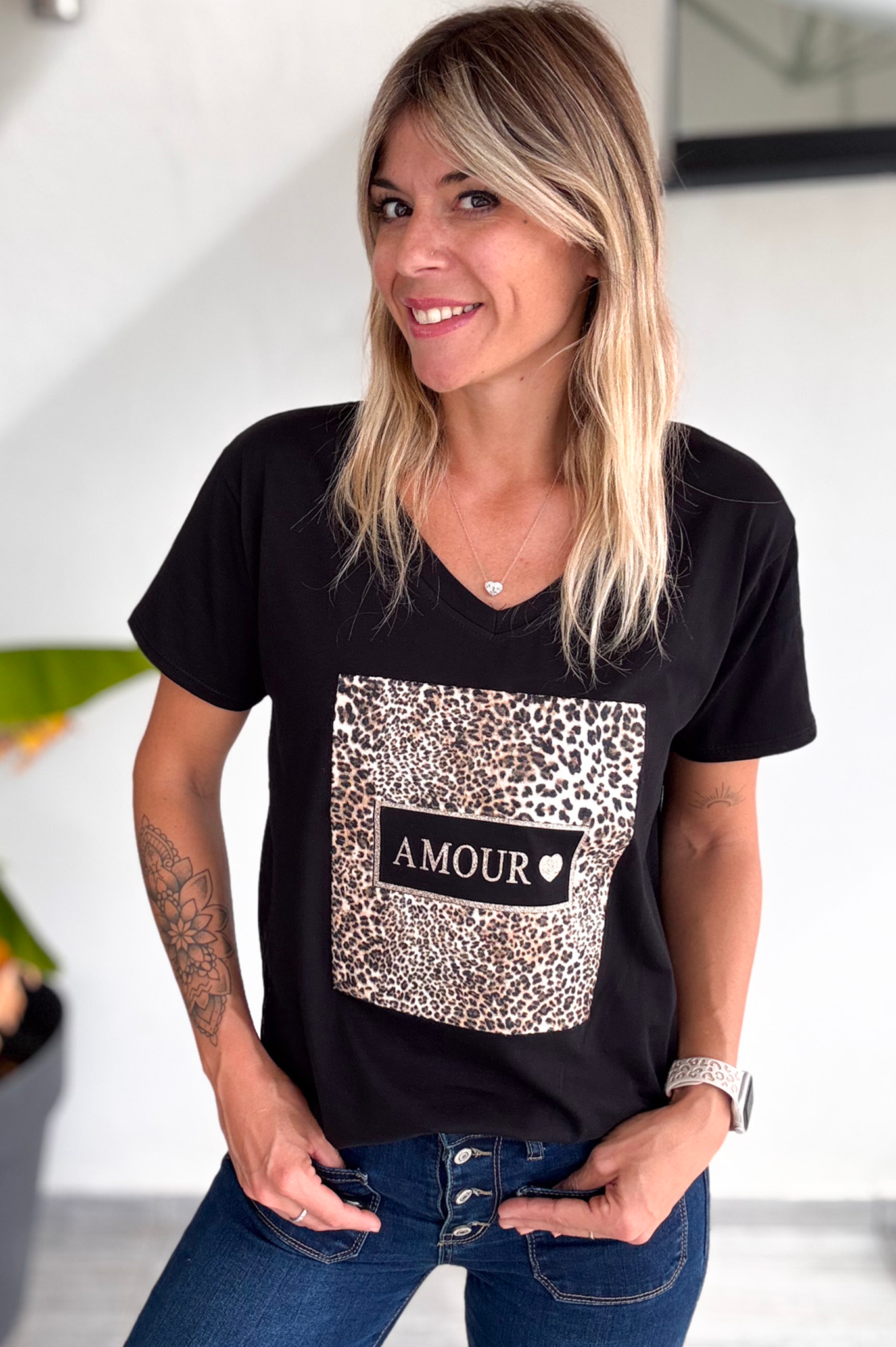 T-shirt noir, avec carré léopard la boutique de lydie