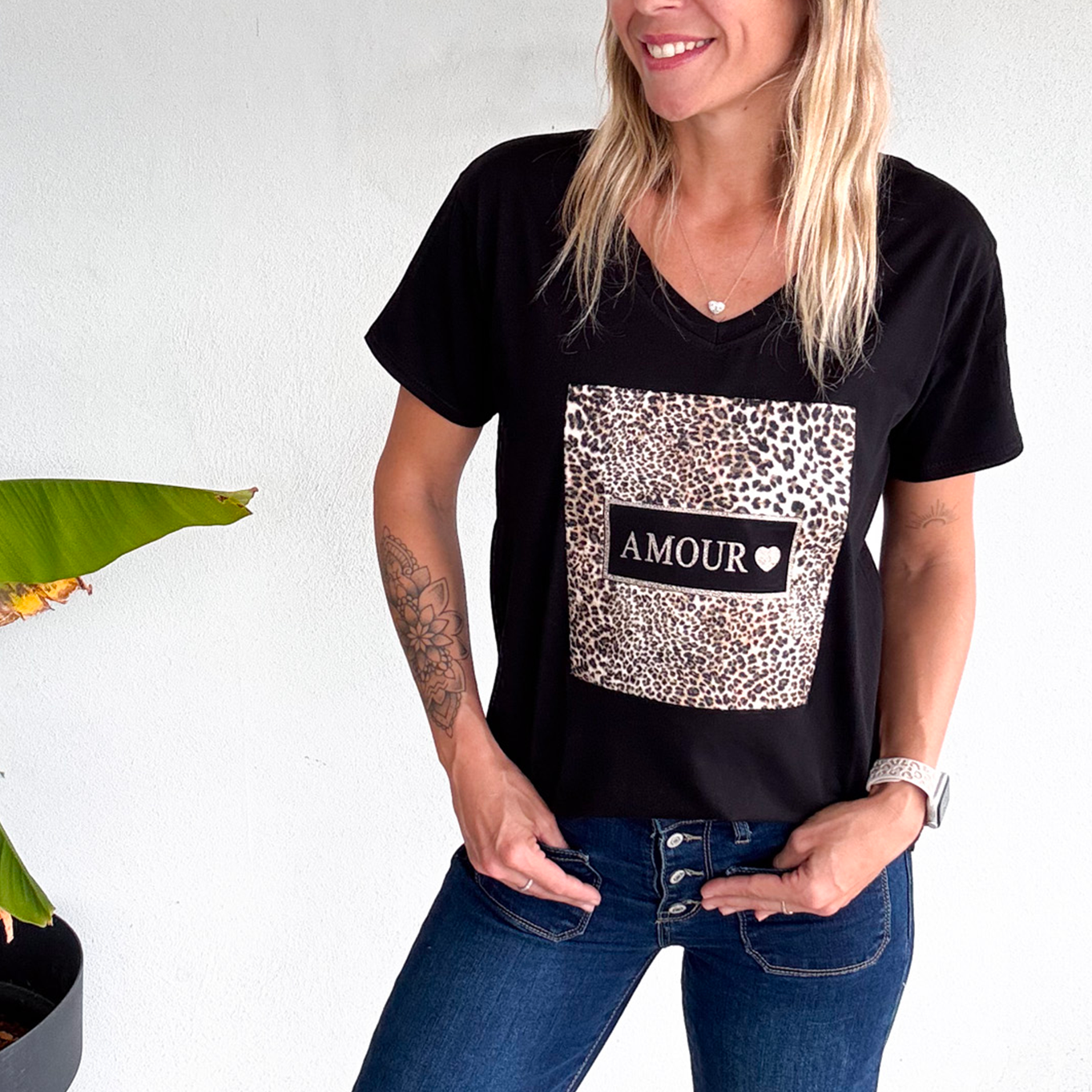 T-shirt noir, avec carré léopard la boutique de lydie