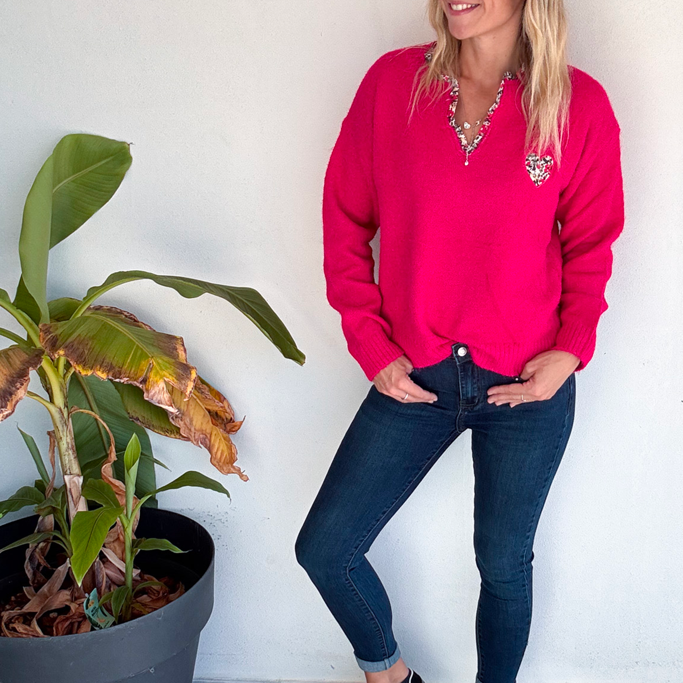 Pull fuchsia col V fleuri