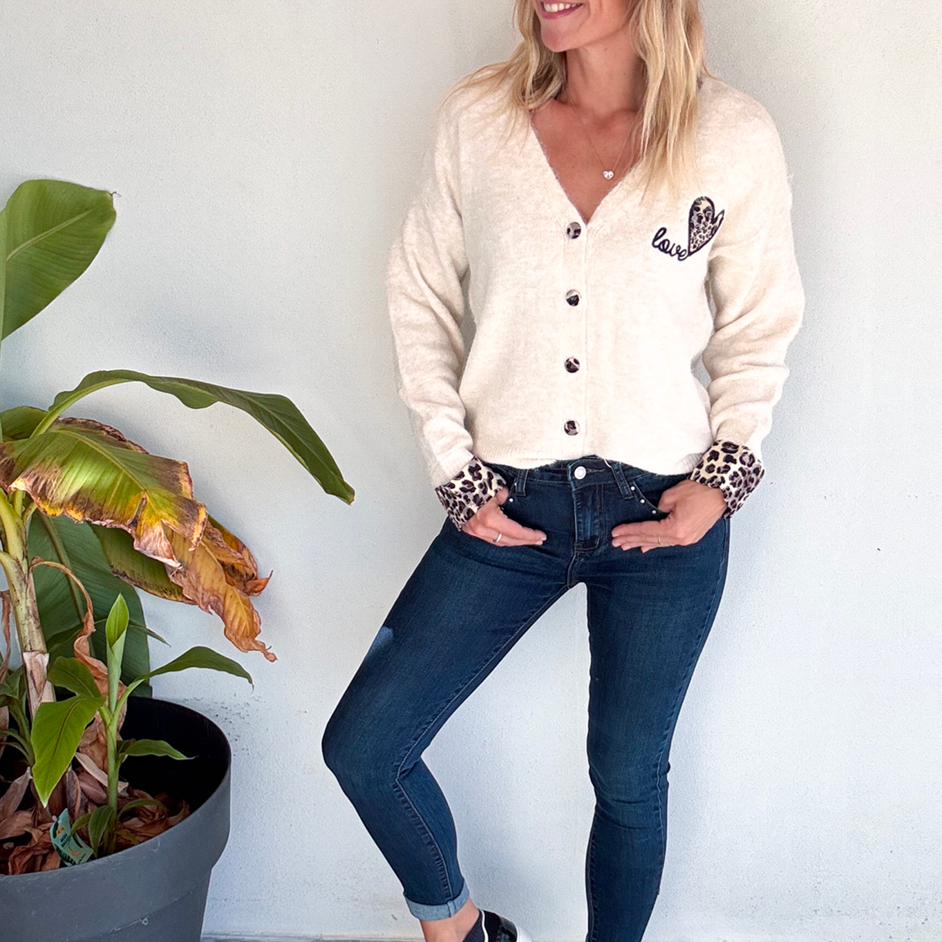 Gilet beige et léopard, broderie coeur la boutique de lydie