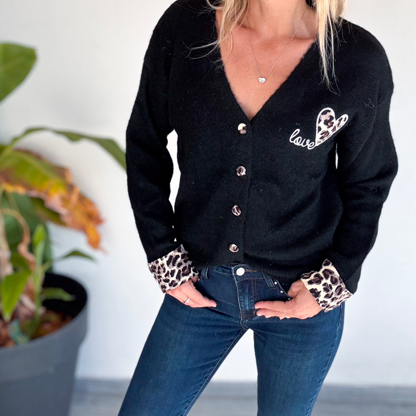 Gilet noir et léopard, broderie coeur
