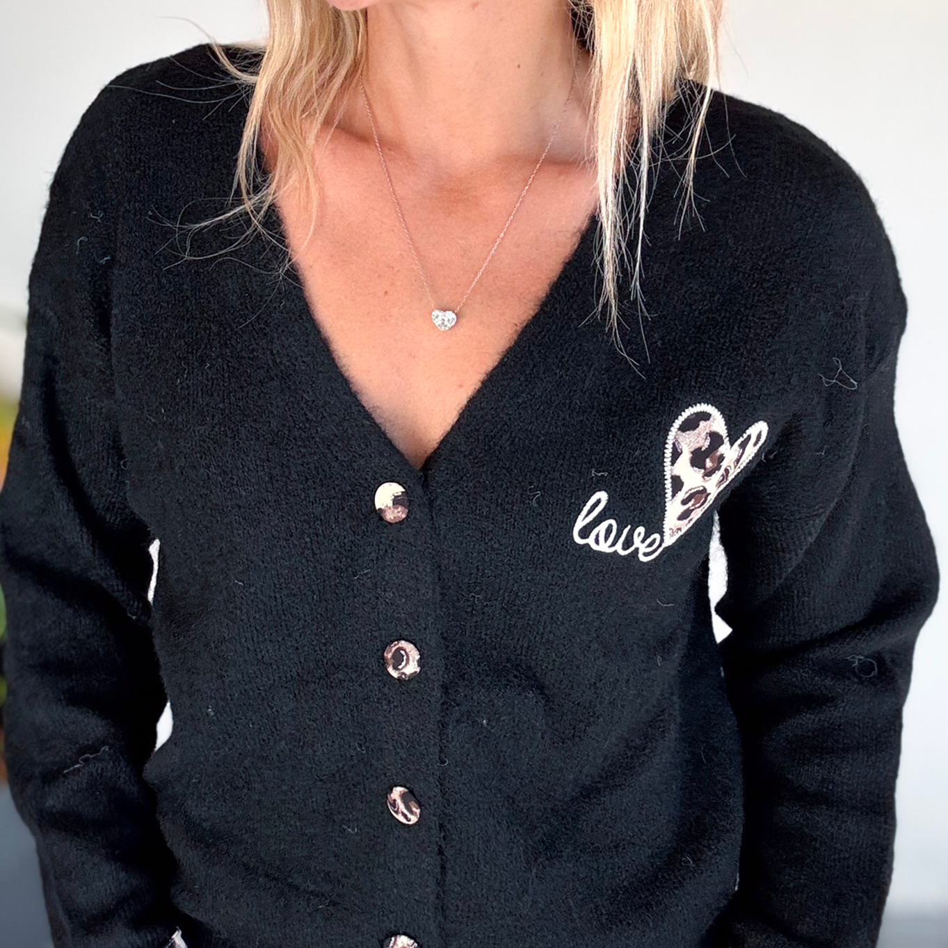 Gilet noir et léopard, broderie coeur