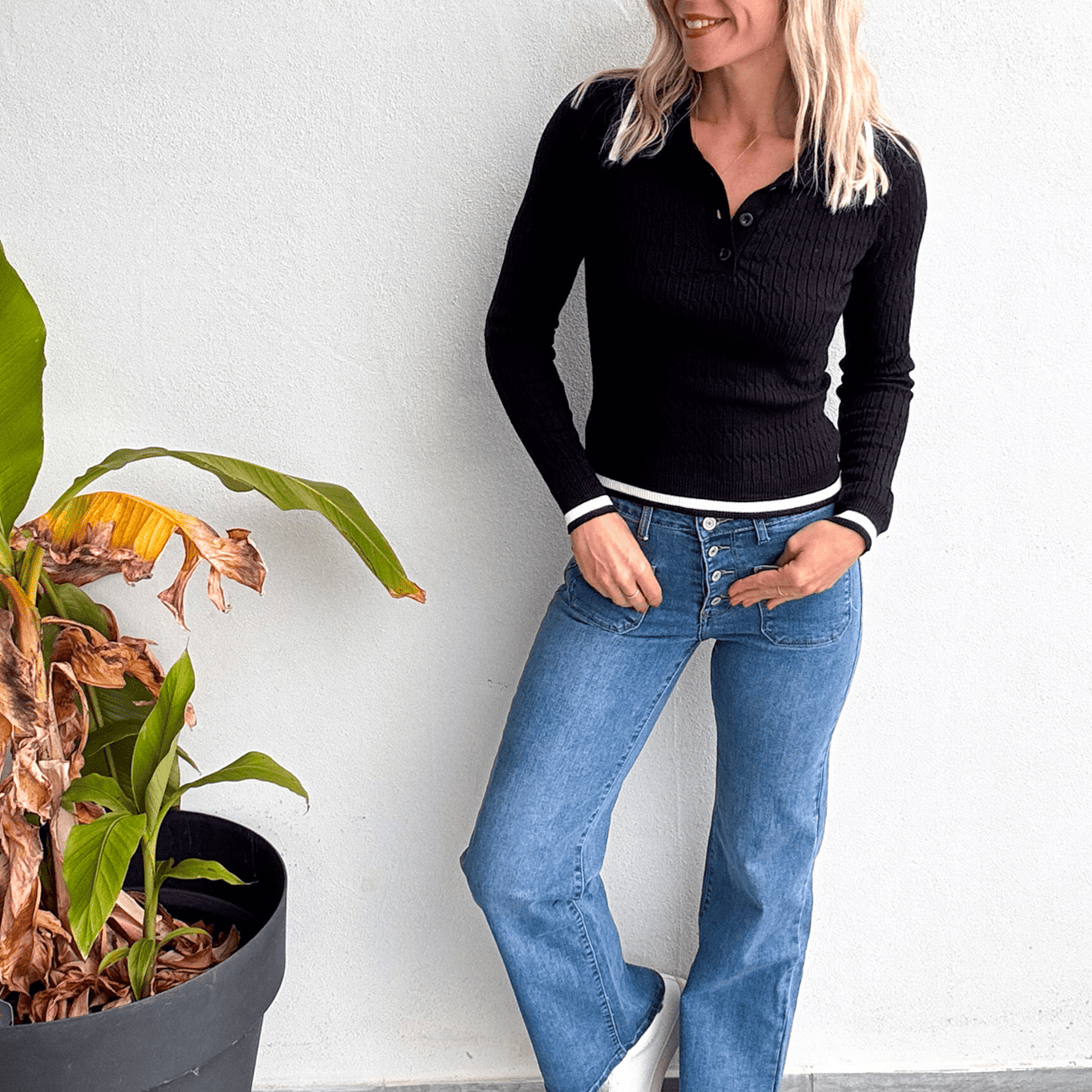 Pull fin noir avec col à revers