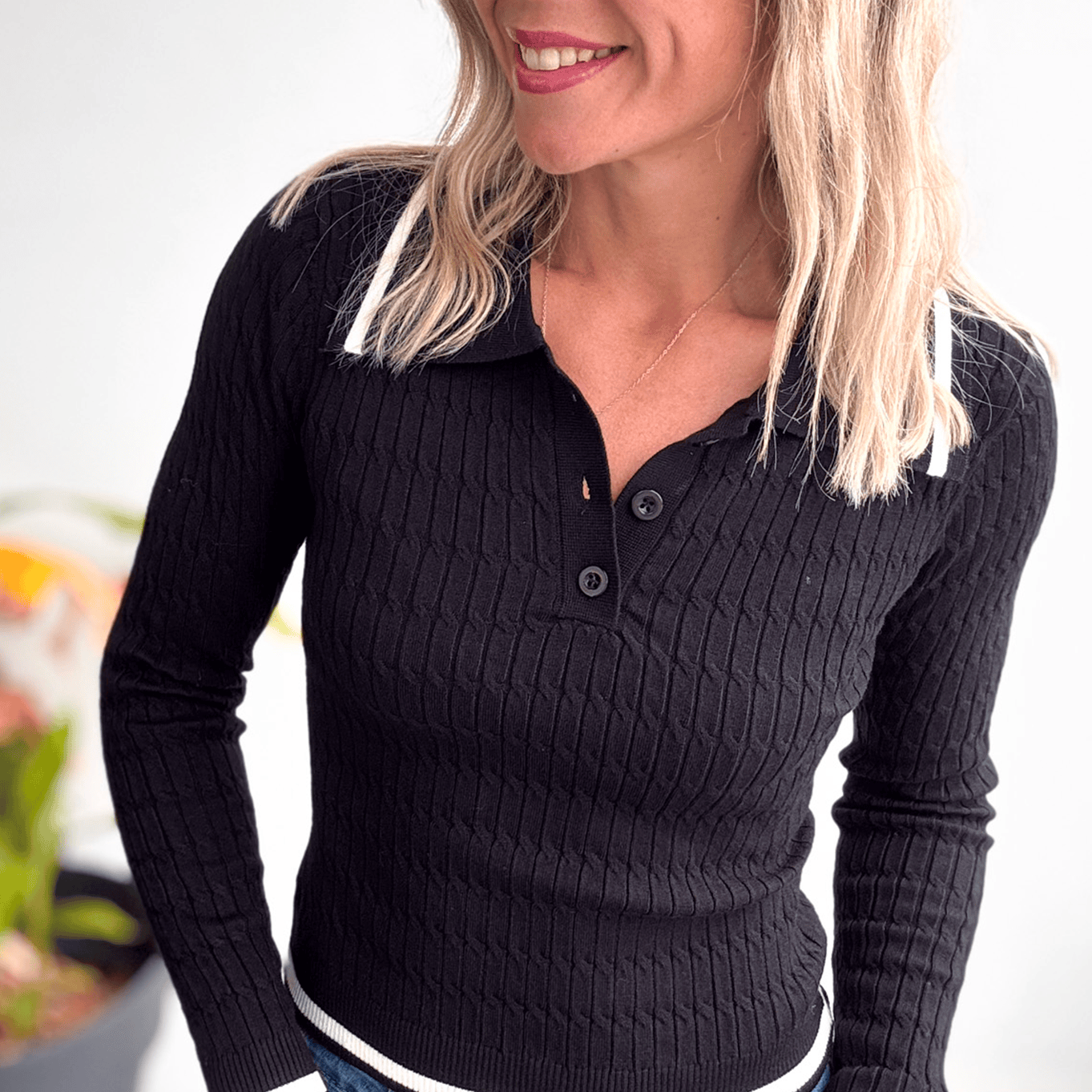 Pull fin noir avec col à revers, la boutique de lydie