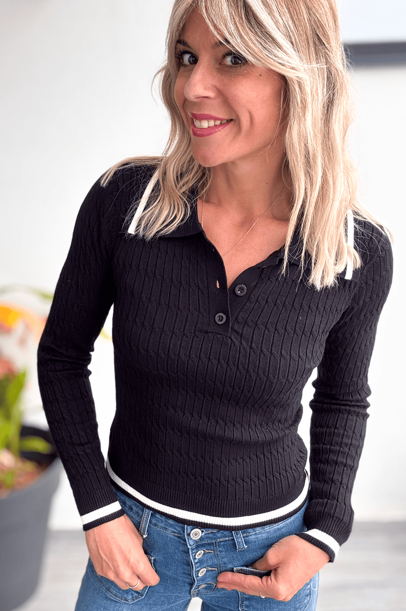 Pull fin noir avec col à revers, la boutique de lydie