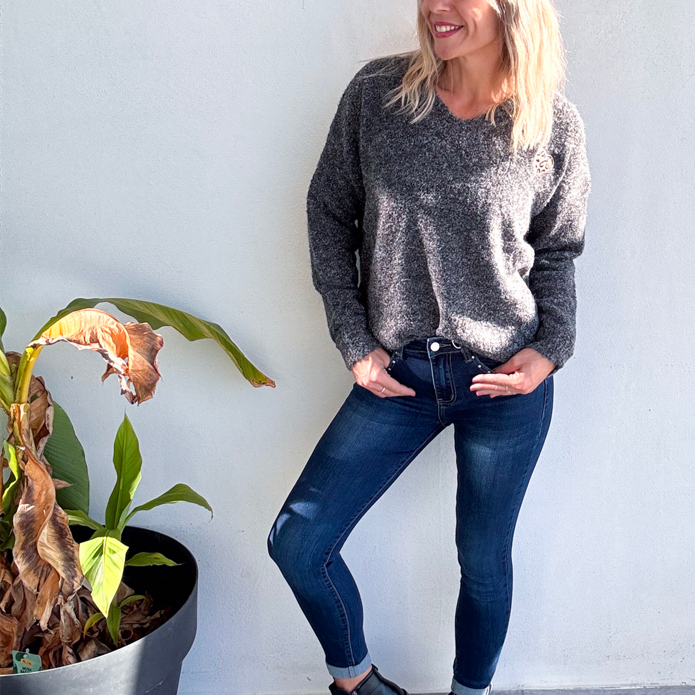 Pull gris foncé coeur leo