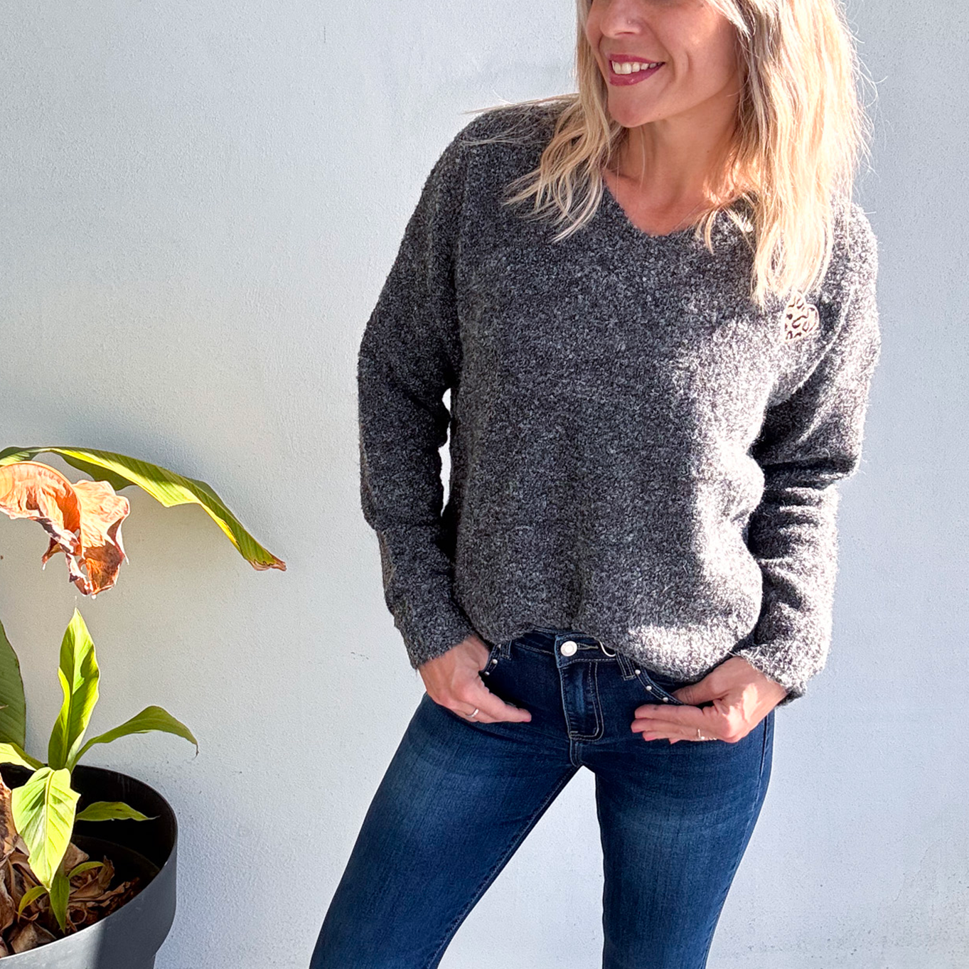 Pull gris foncé coeur leo