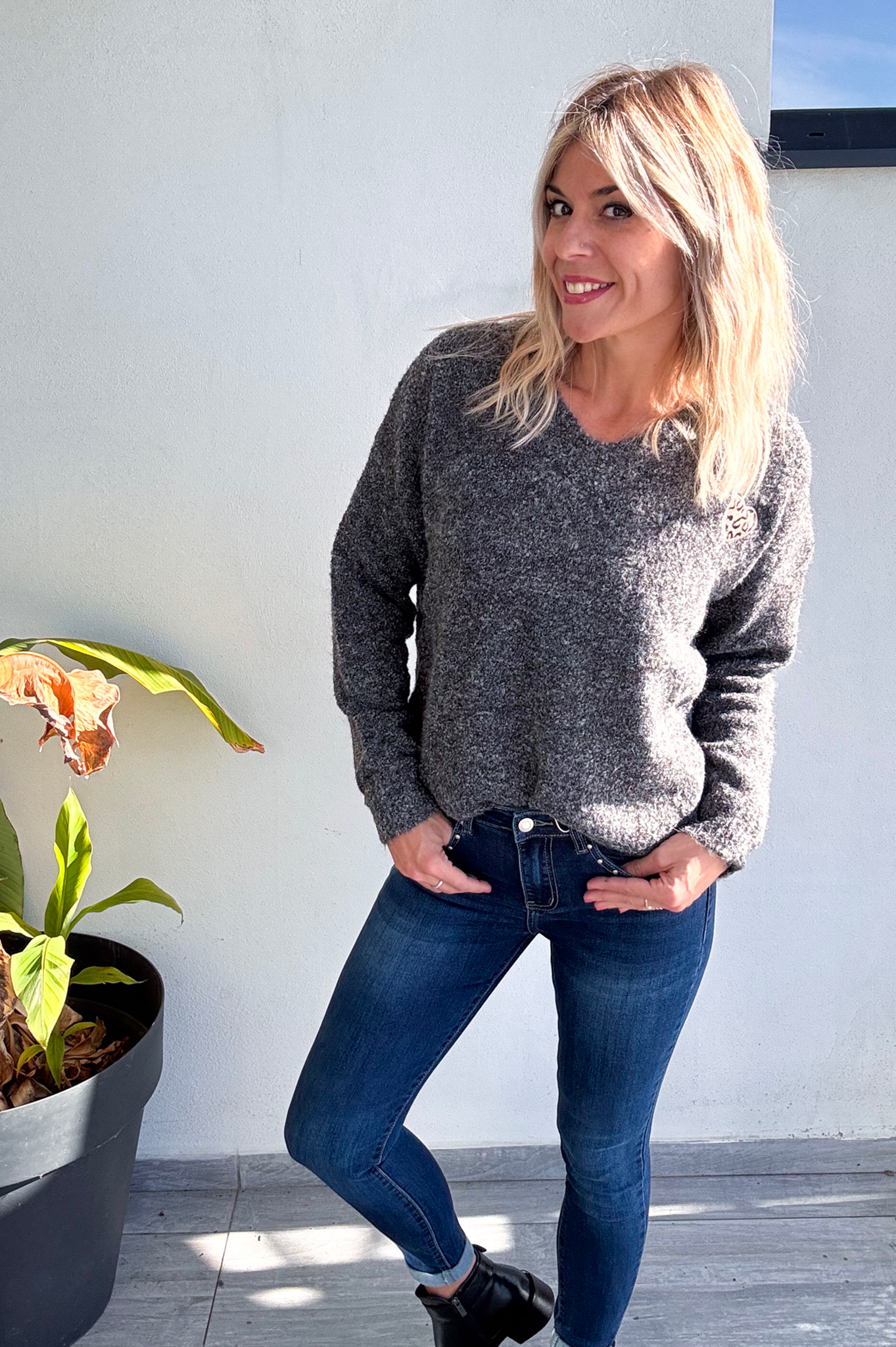 Pull gris foncé coeur leo