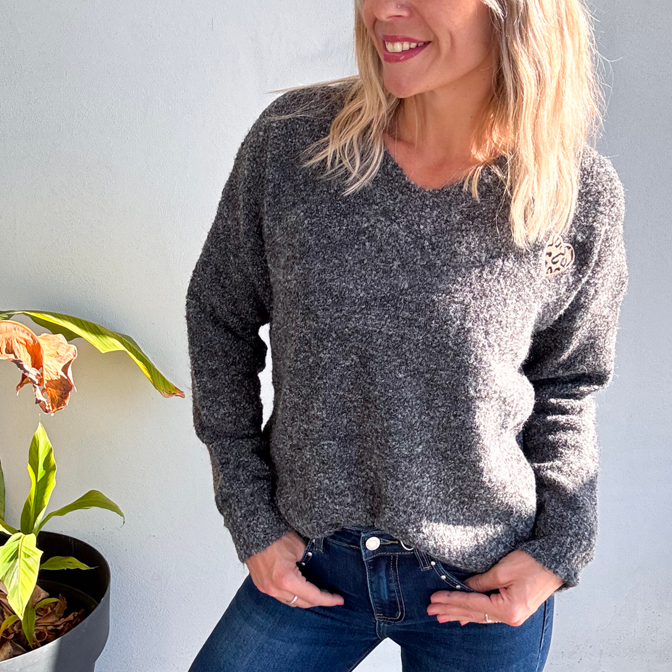Pull gris foncé coeur leo