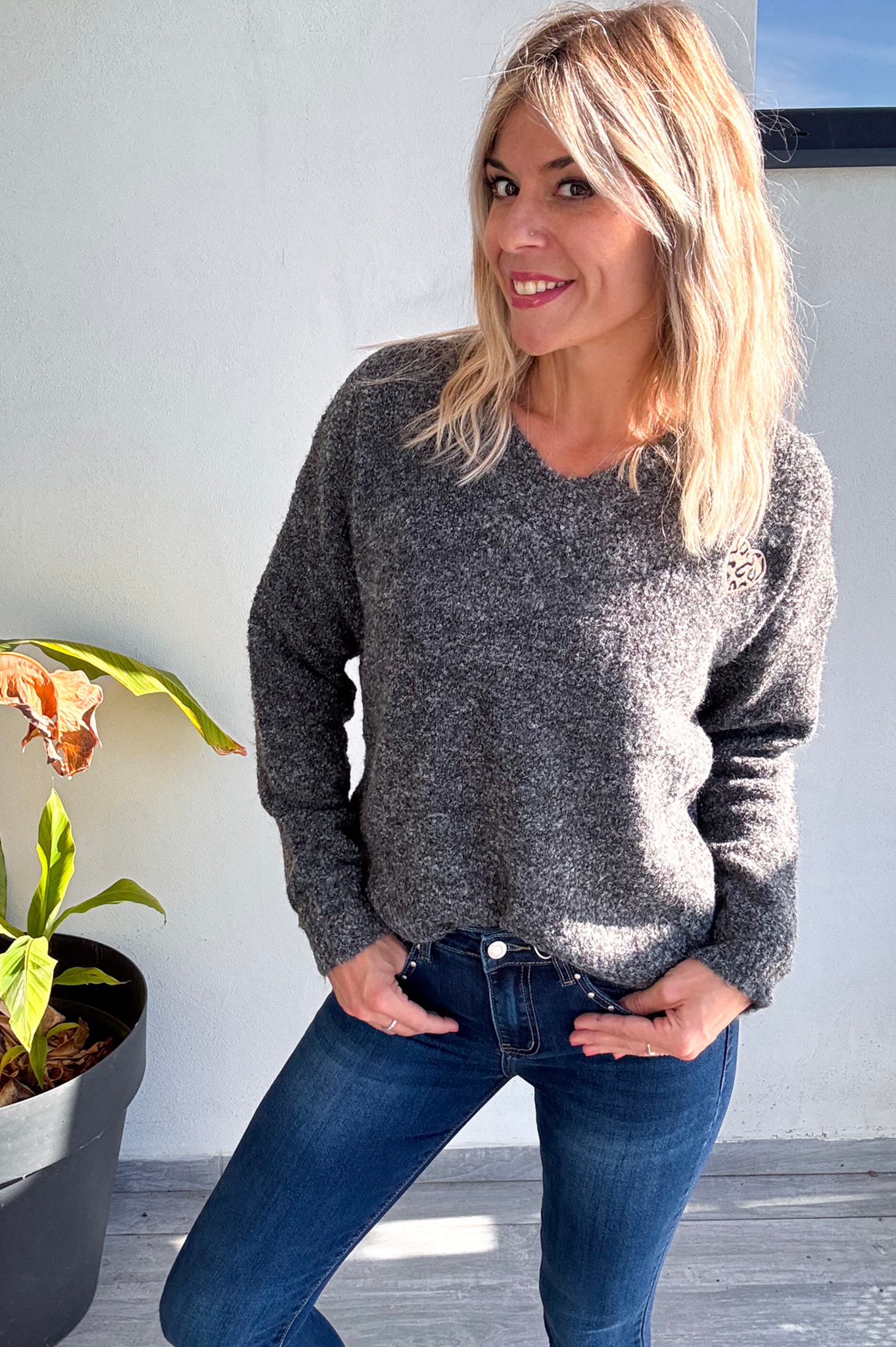 Pull gris foncé coeur leo