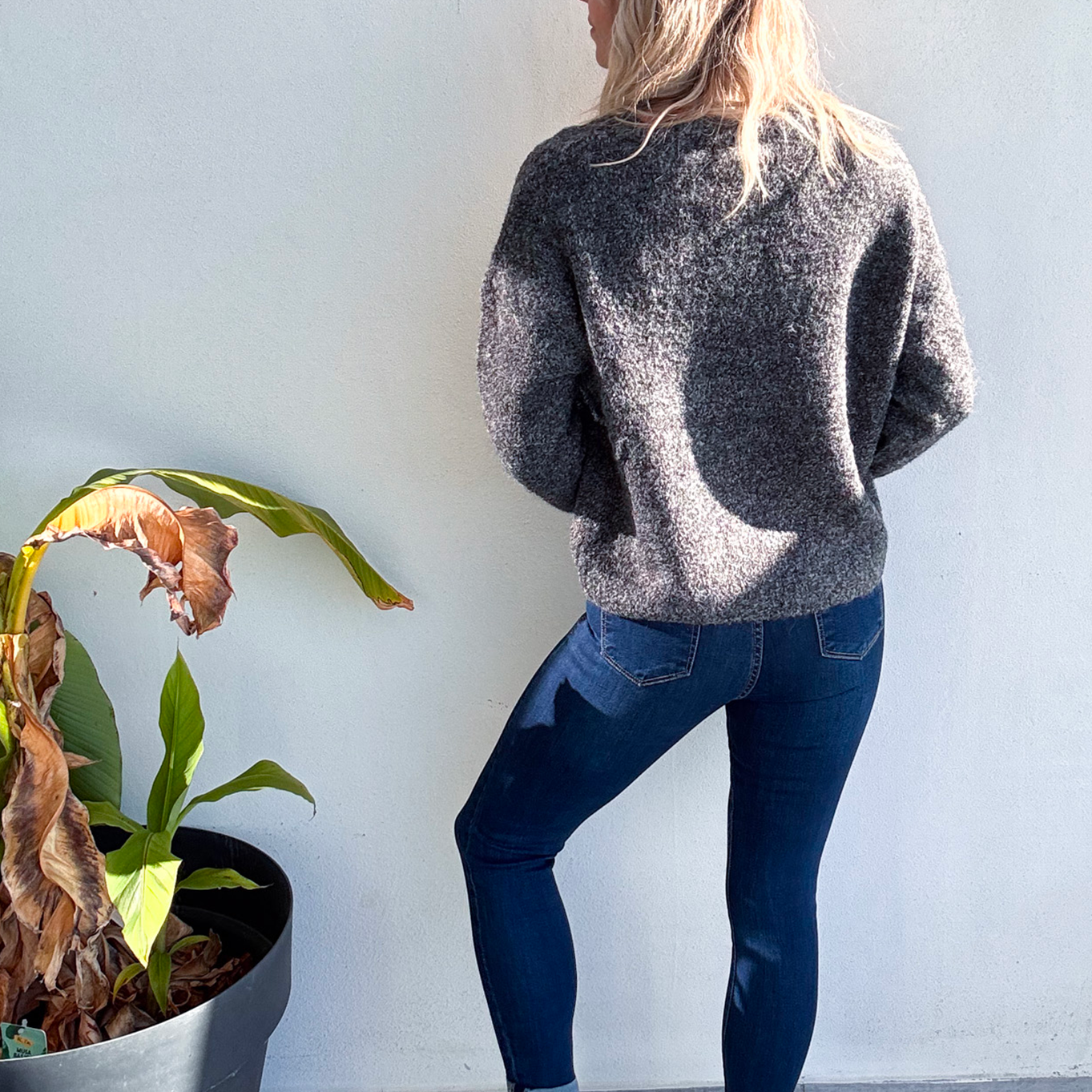 Pull gris foncé coeur leo