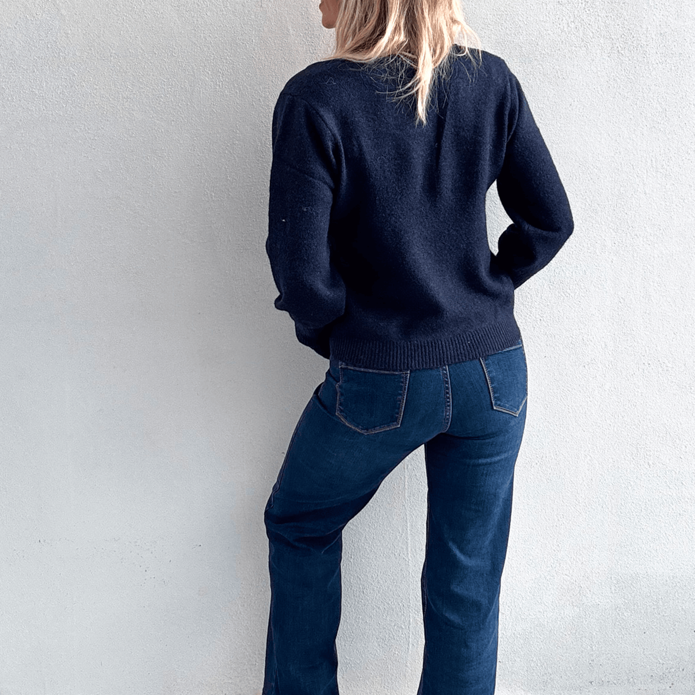 Pull marine col V, brodé About avec coeur strass