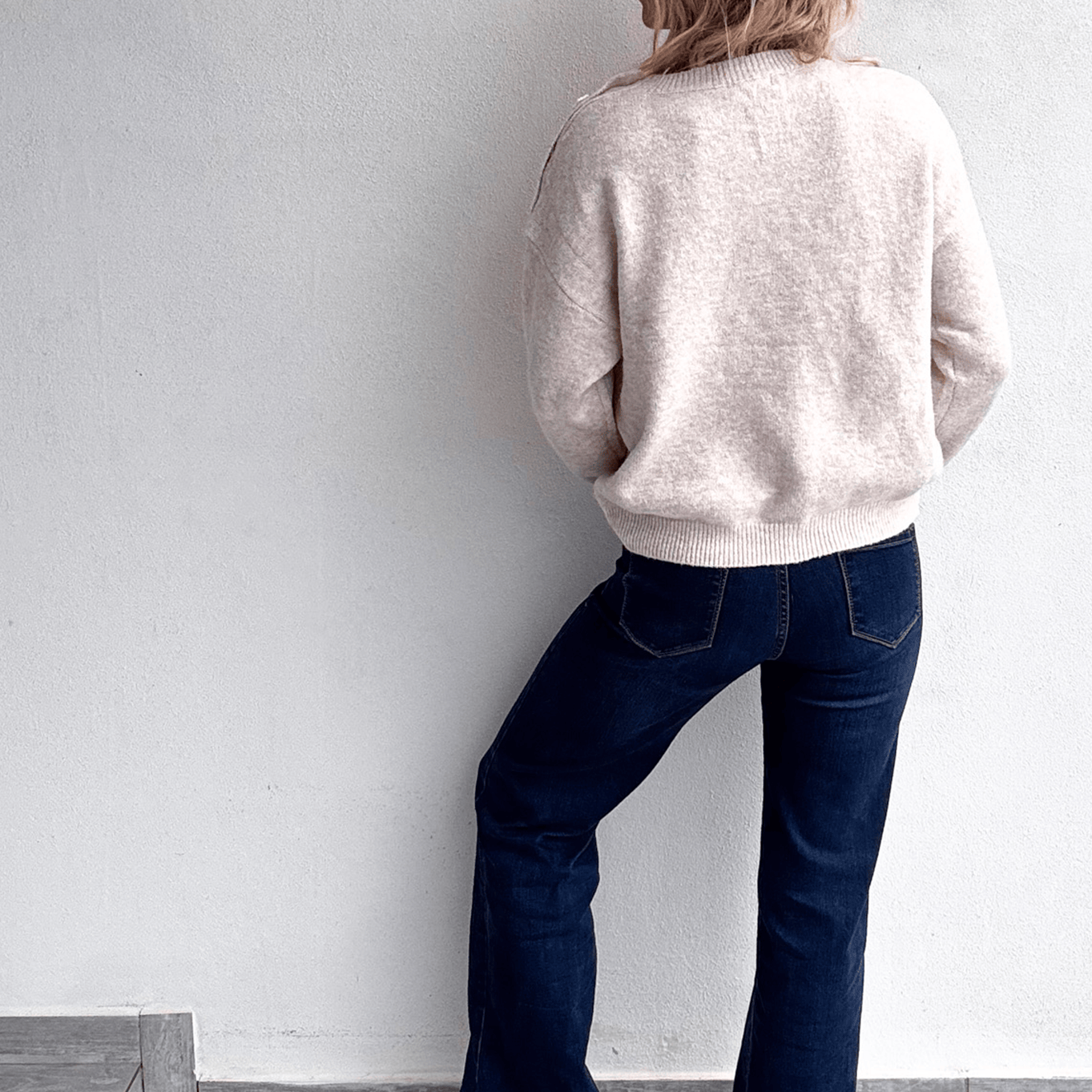 Pull beige Amour avec fleurs coeur en dentelle