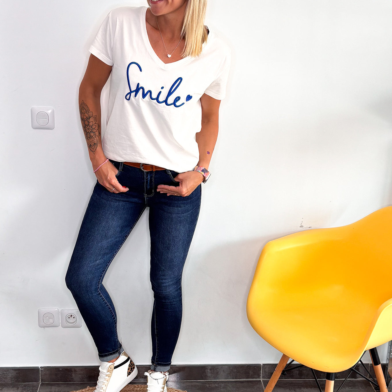 T-shirt blanc brodé "Smile" bleu la boutique de lydie