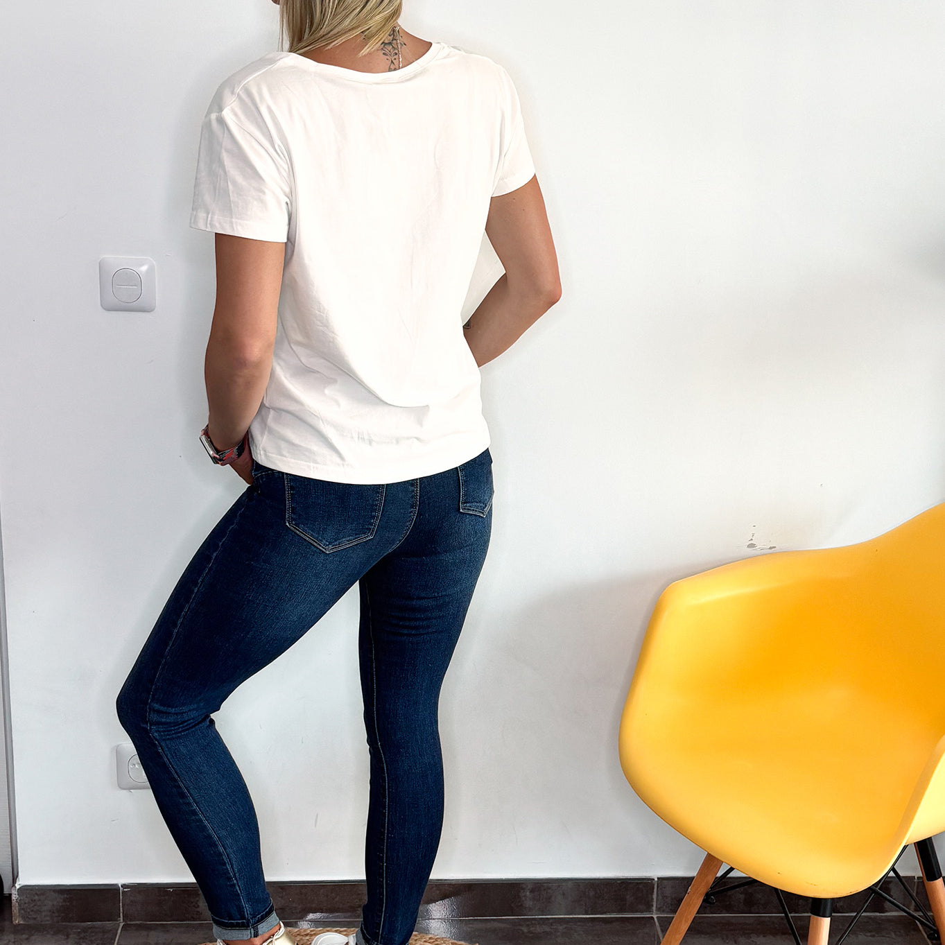 T-shirt blanc brodé "Smile" bleu