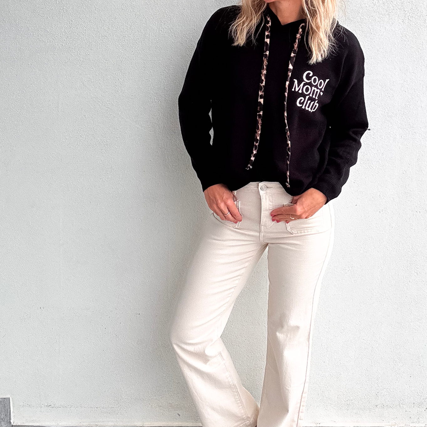Sweat à Capuche Noir "Cool Mom Club" - Cordon Léopard