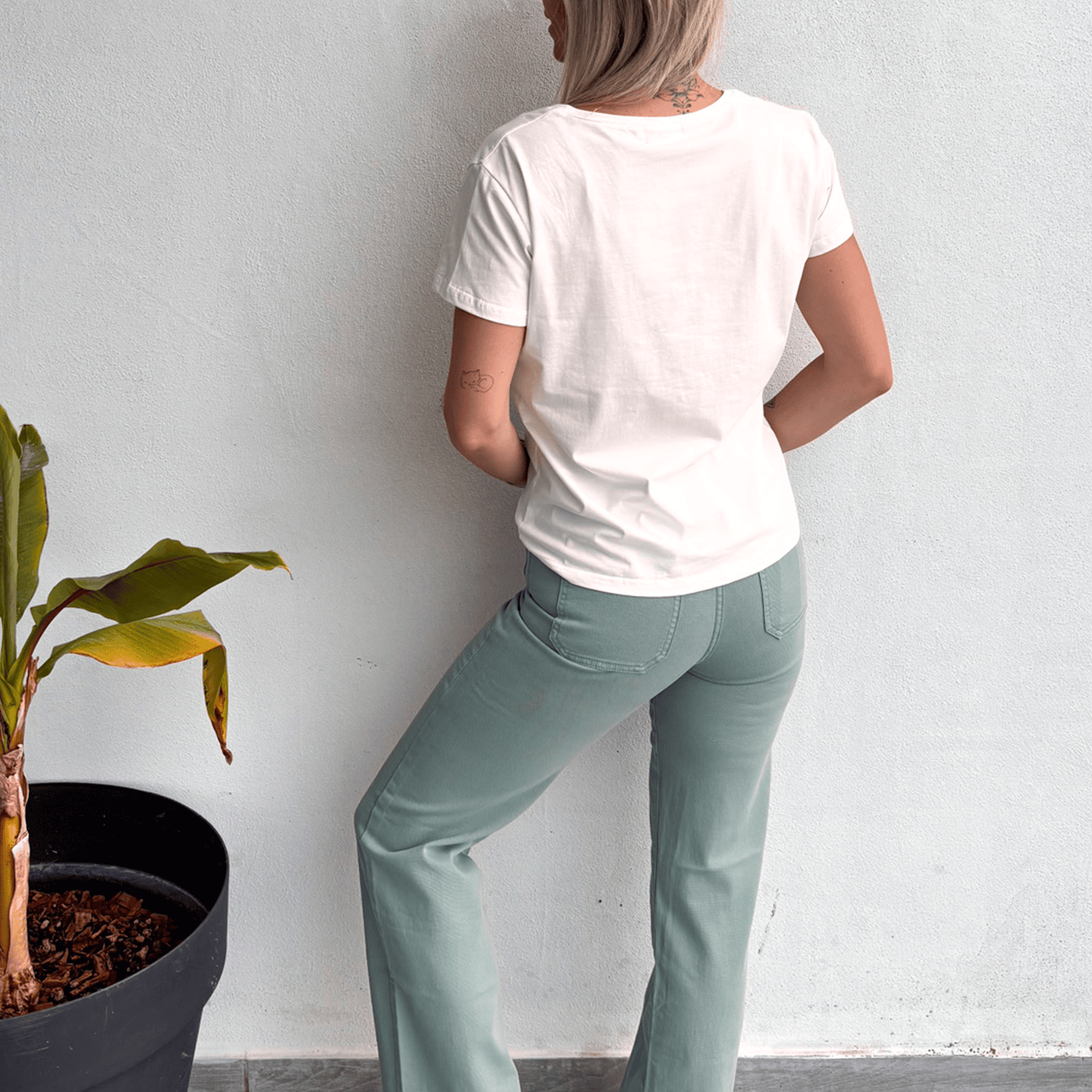 T-shirt blanc brodé "Happy" vert clair