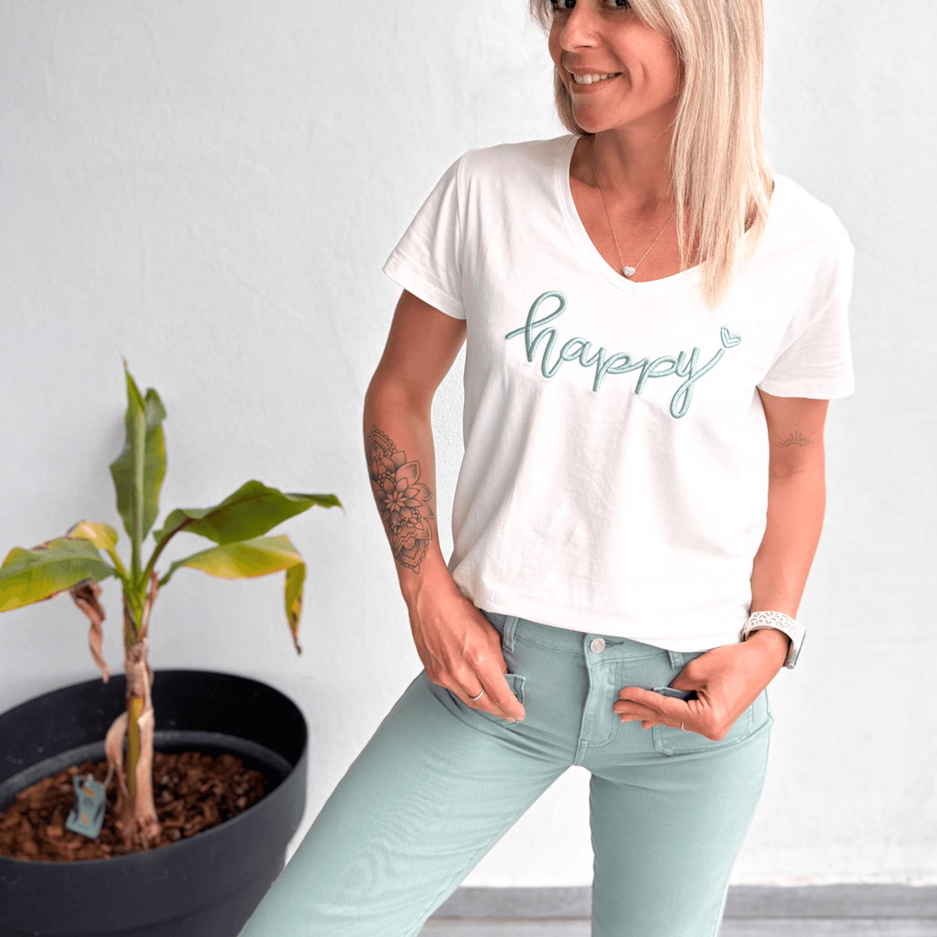 T-shirt blanc brodé "Happy" vert clair la boutique de lydie