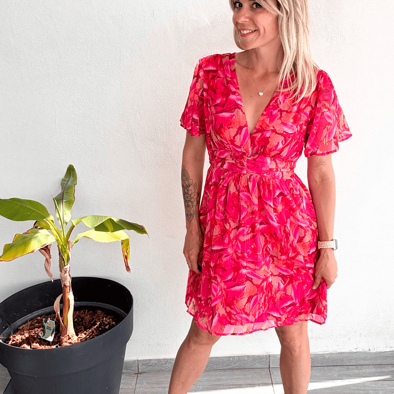 Robe courte rose fleuri