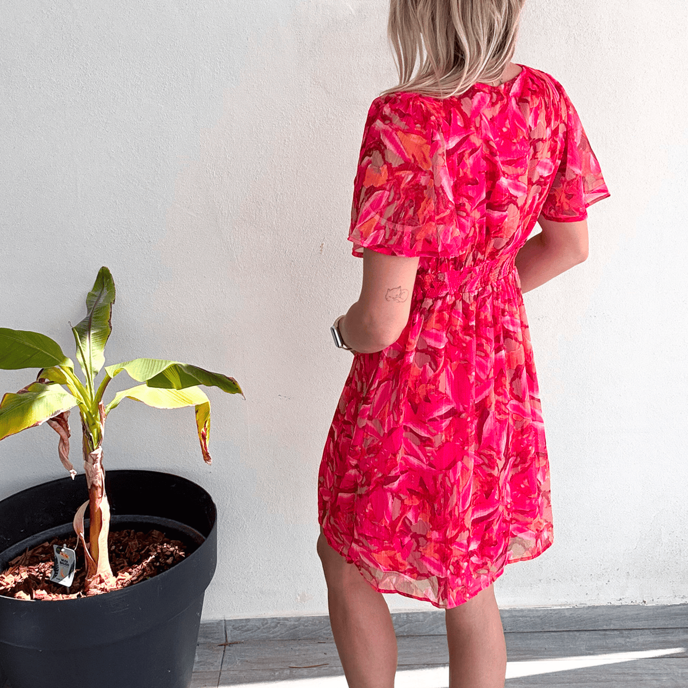 Robe courte rose fleuri