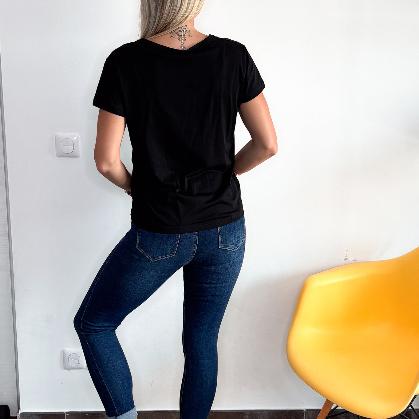 T-shirt noir brodé "Smile" doré