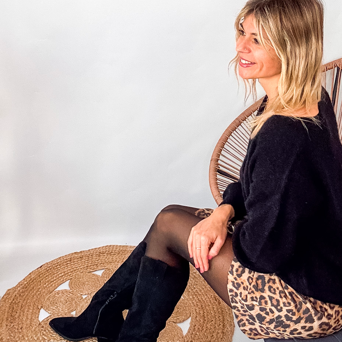 Bottes santiags noires effet daim