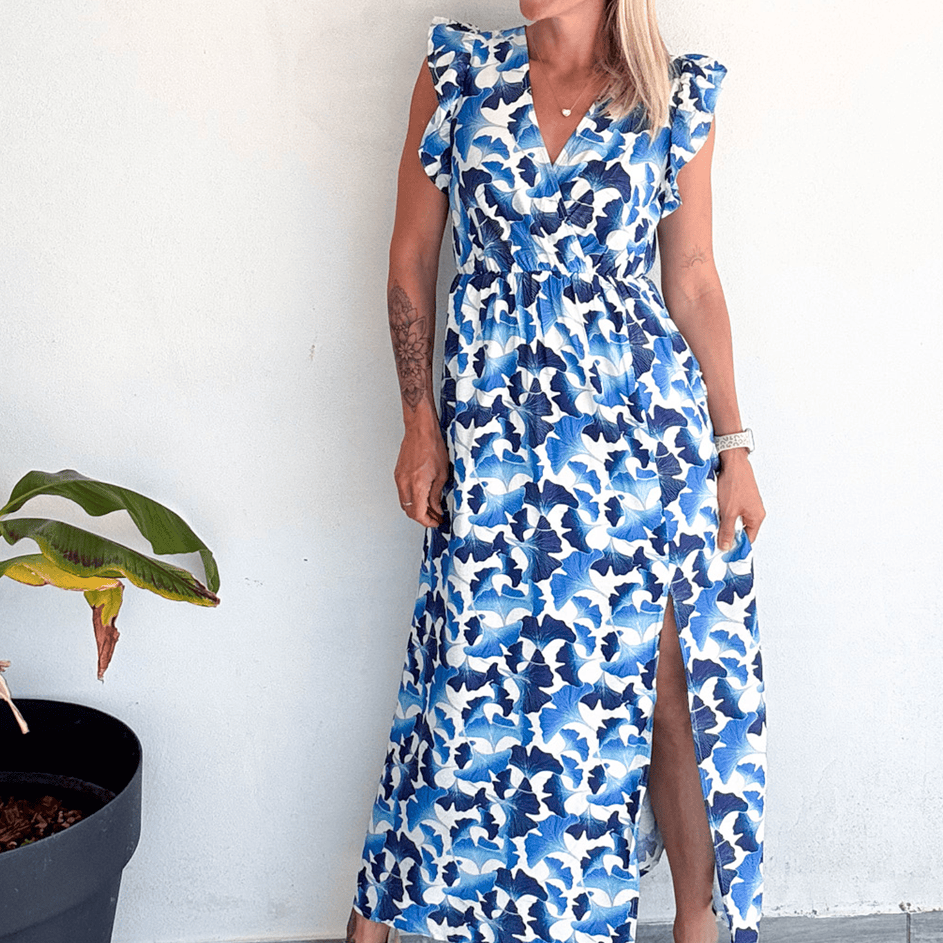 Robe longue blanche et bleu