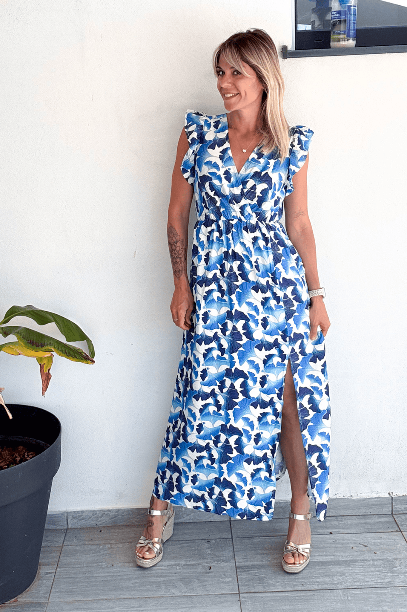 Robe longue blanche et bleu