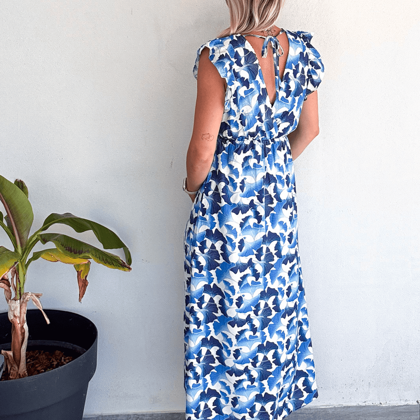 Robe longue blanche et bleu