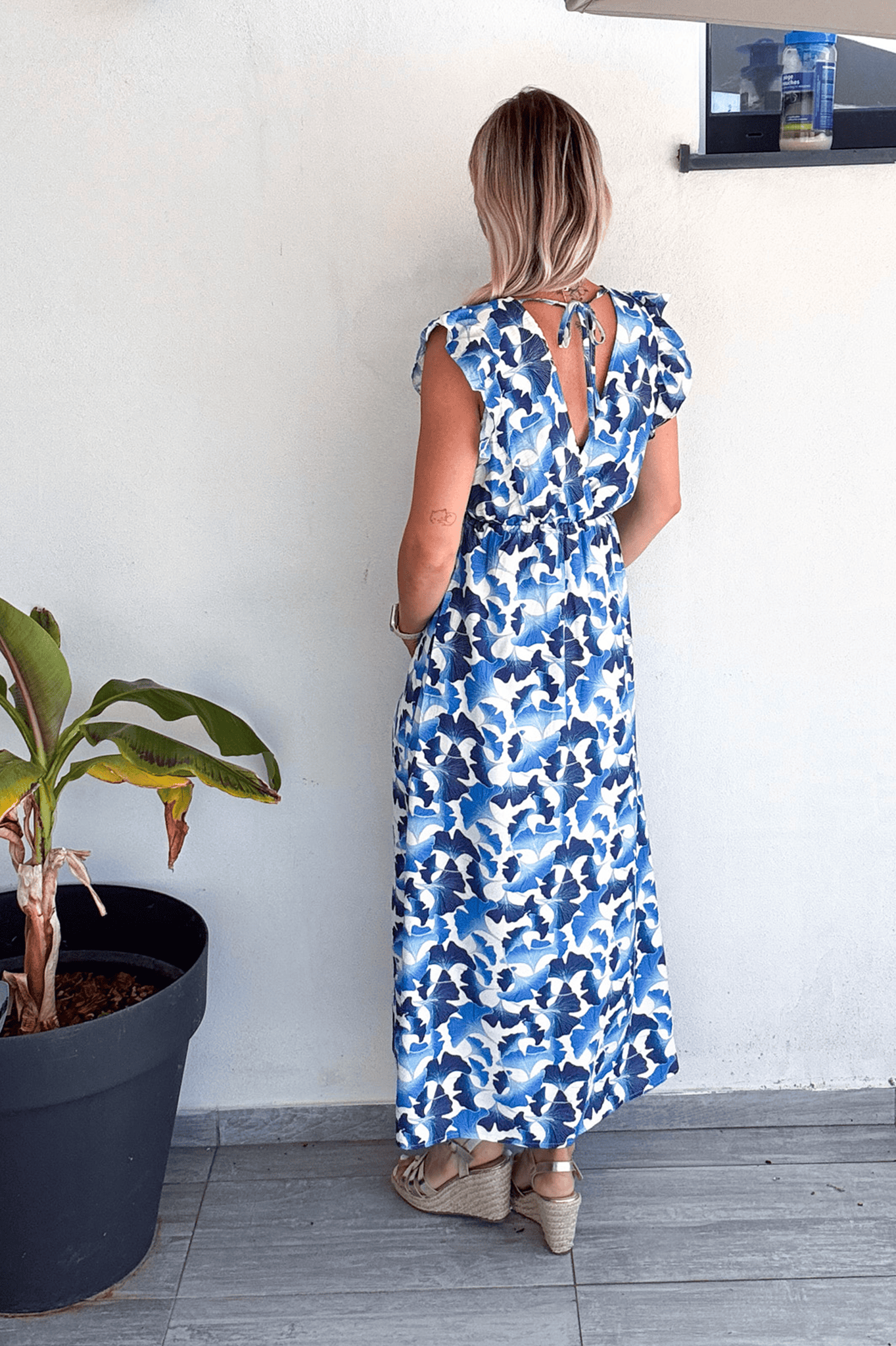 Robe longue blanche et bleu