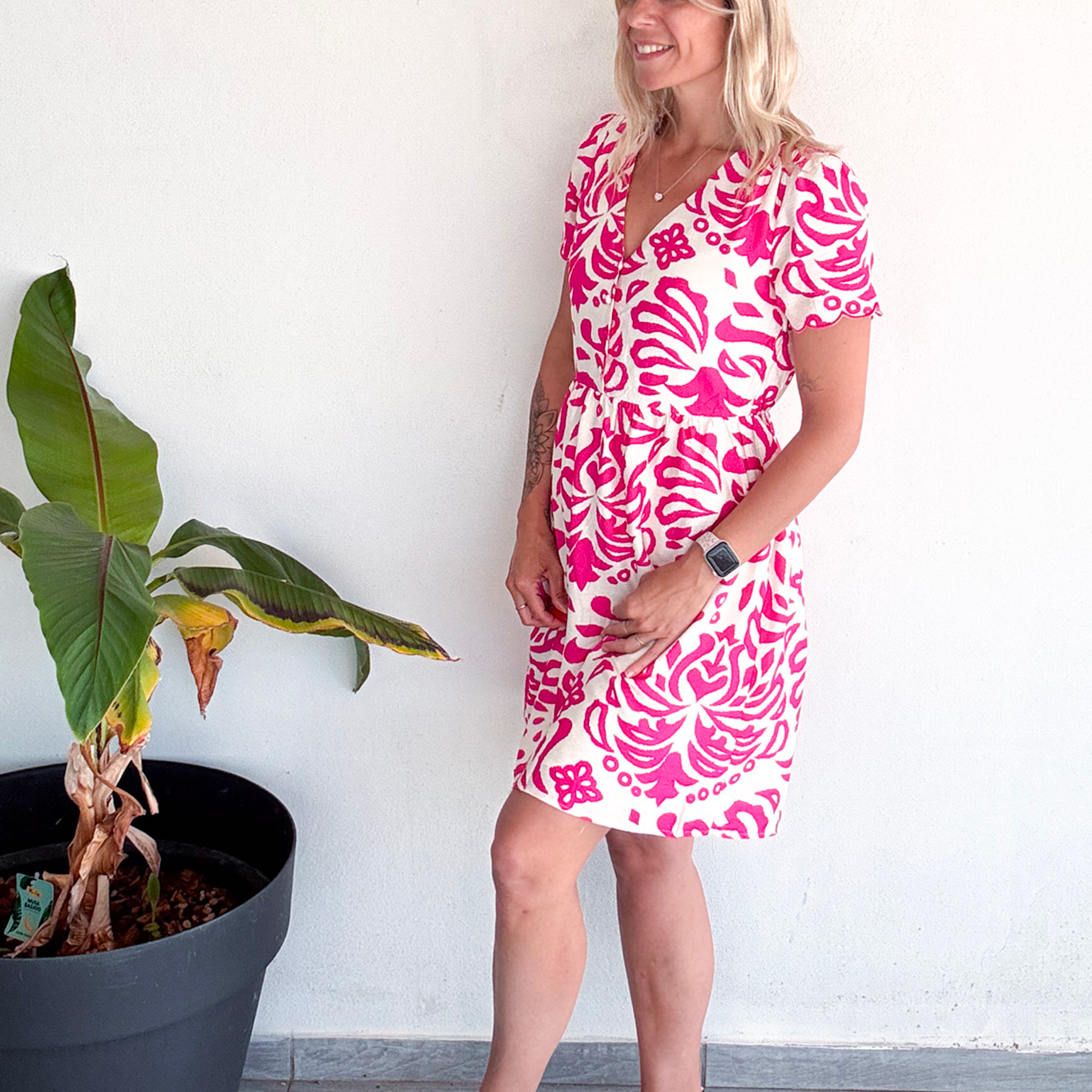 Robe courte écru motifs fuchsia