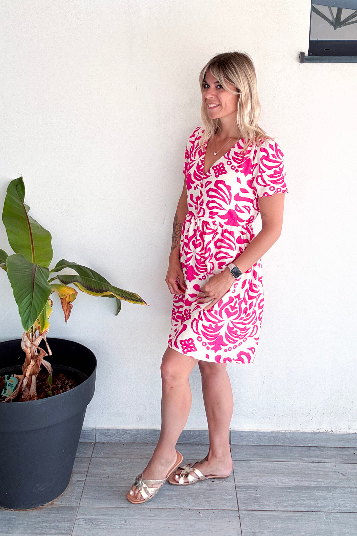 Robe courte écru motifs fuchsia