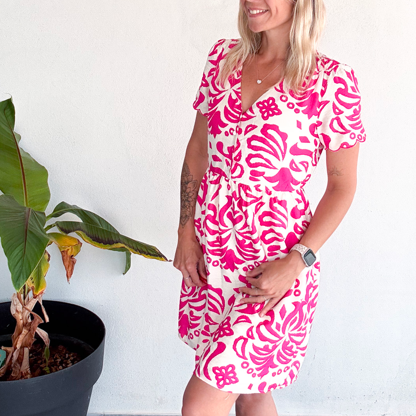 Robe courte écru motifs fuchsia