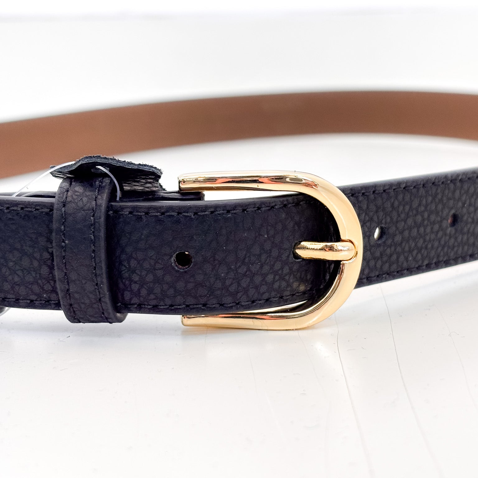 Ceinture noire fine en cuir de vachette