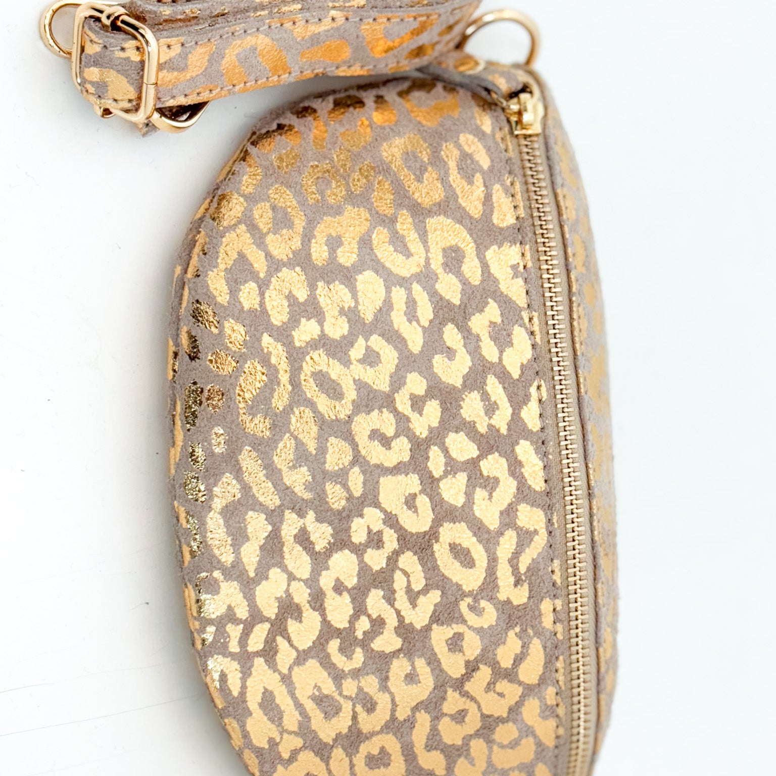 Sac banane en cuir daim impression léopard